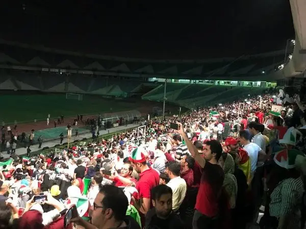 الگوبرداری انگلیسیها از تماشاگران قائمشهری! + عکس