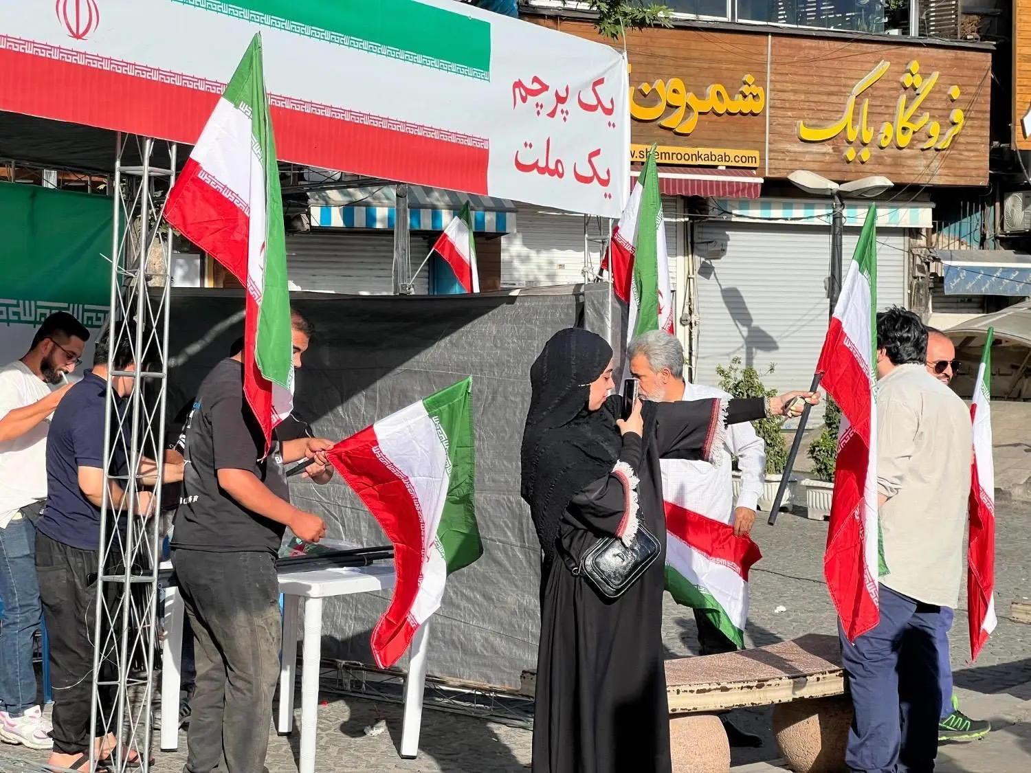 برپایی موکب "جانم فدای ایران" در میدان تجریش تهران 

