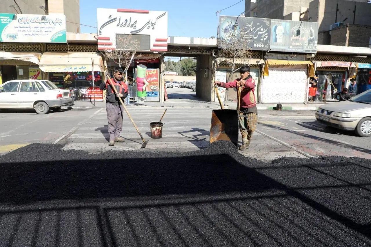 بهسازی و مناسب سازی 55 هزار متر مربع از معابر ناحیه 2 منطقه 19 با پخش بالغ بر 10 هزار تن آسفالت