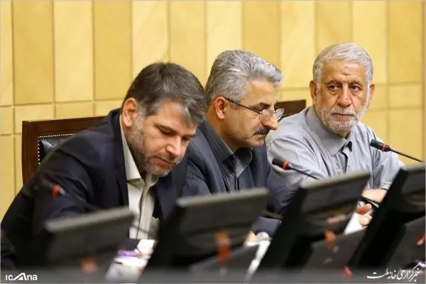 خروج دانشجویان از کشور به لحاظ اقتصادی به صرفه نیست