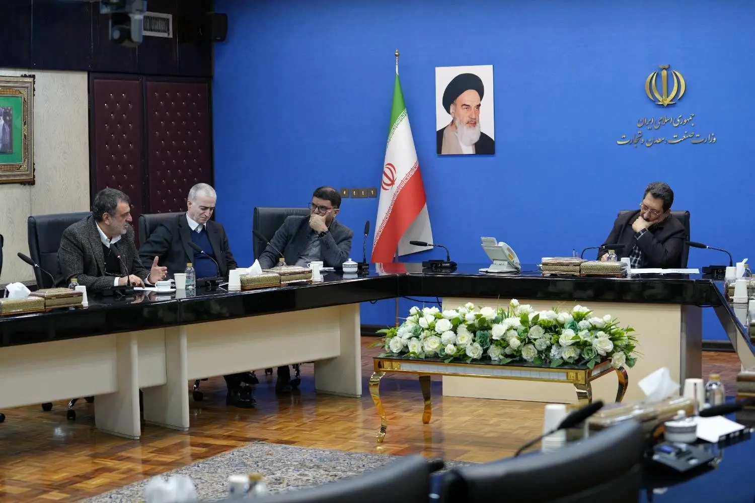 نشست مسئولان اتاق اصناف کشور و امنای بازار با وزیر صمت