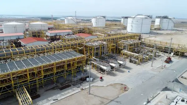 تأسیسات و مخازن ذخیرهسازی و اسکله بیدبلند خلیج فارس در ماهشهر افتتاح میشود