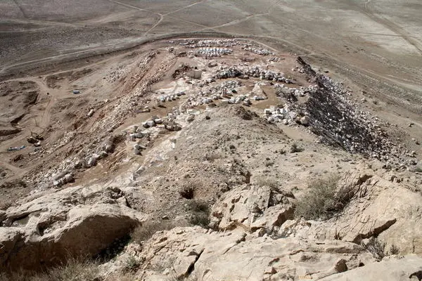 پاک‌کن را روی
قلعه
«سورمق» می‌کشند