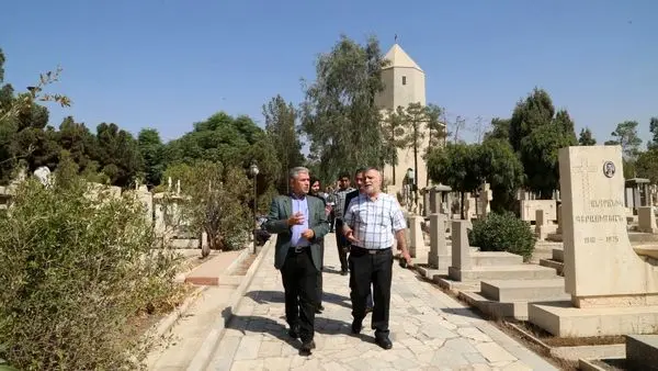 گلباران مزار شهدای ارامنه در منطقه ۱۵