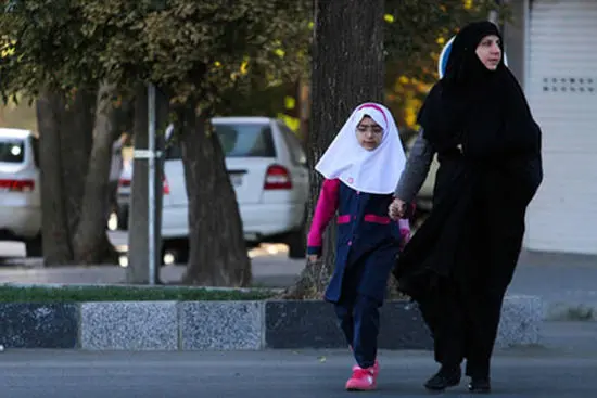 واکنش آموزش و پرورش به عدم ارائه کارنامه دانش‌آموز به مادر