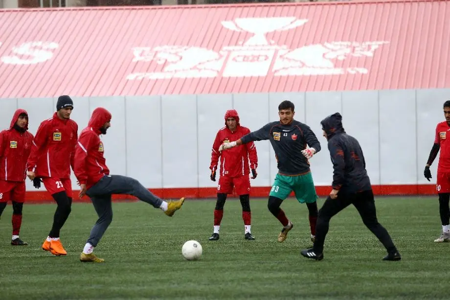 برگزاری تمرین پرسپولیس زیر بارش شدید باران