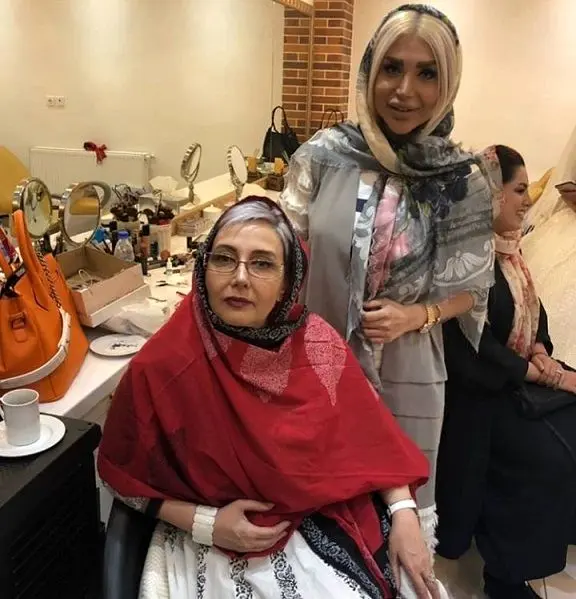 تیپ و چهره متفاوت کتایون ریاحی درحال میکاپ+عکس