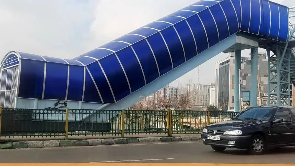 پوشش پل عابرپیاده بزرگراه شهید چمران نوسازی شد

