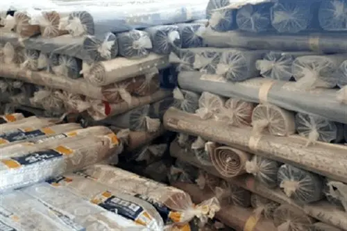 ۱۰۰ تخته فرش توسط خیر قمی به مددجویان کمیته امداد قم اهدا شد

