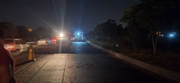 اجرای عملیات بهسازی بزرگراه شهید کاظمی با پخش بیش از۱۸۰۰ تن آسفالت