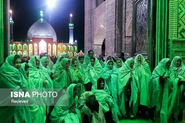 خبرنگاران خارجی در یک امامزاده+عکس 