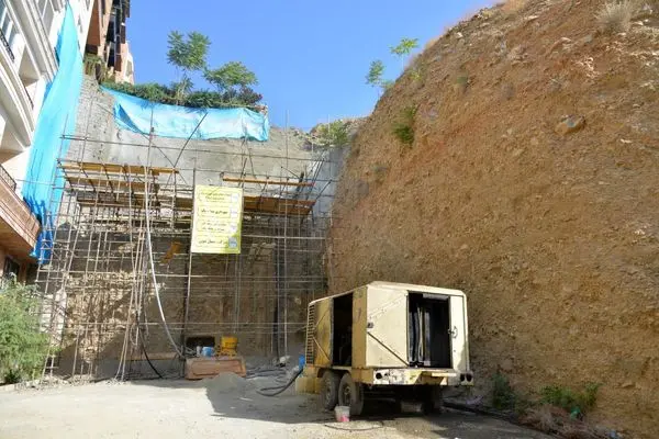 ایمن سازی دیواره ۱۵ متری در محله هزارسنگ منطقه یک

