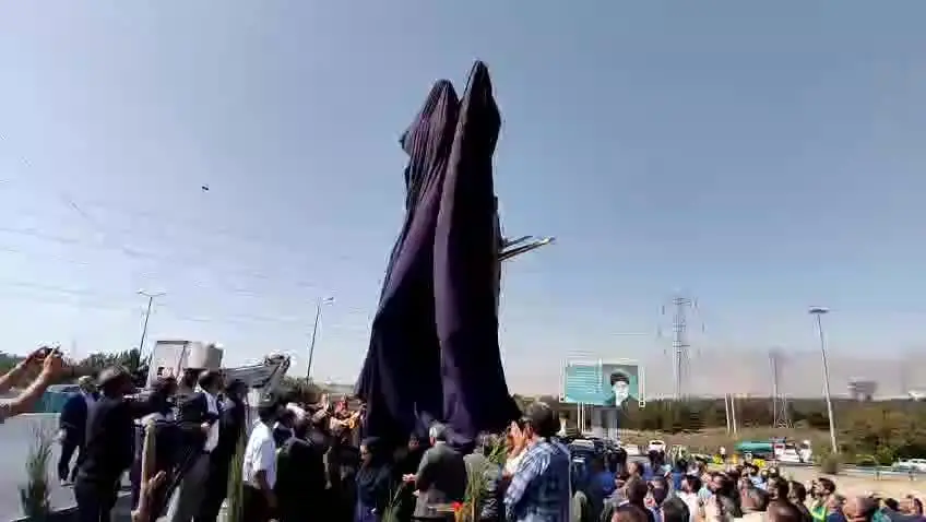 پرده‌برداری از تندیس قهرمان آسمان