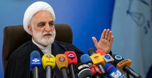 در ارتباط با مرگ منصوری، رومانی باید پاسخگو باشد