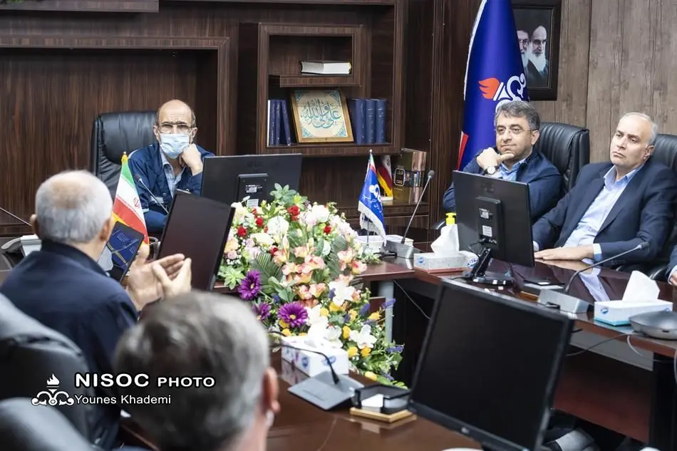 تاکید بر تسریع در پروژه‌های جمع‌آوری گازهای همراه مشعل شرق کارون

