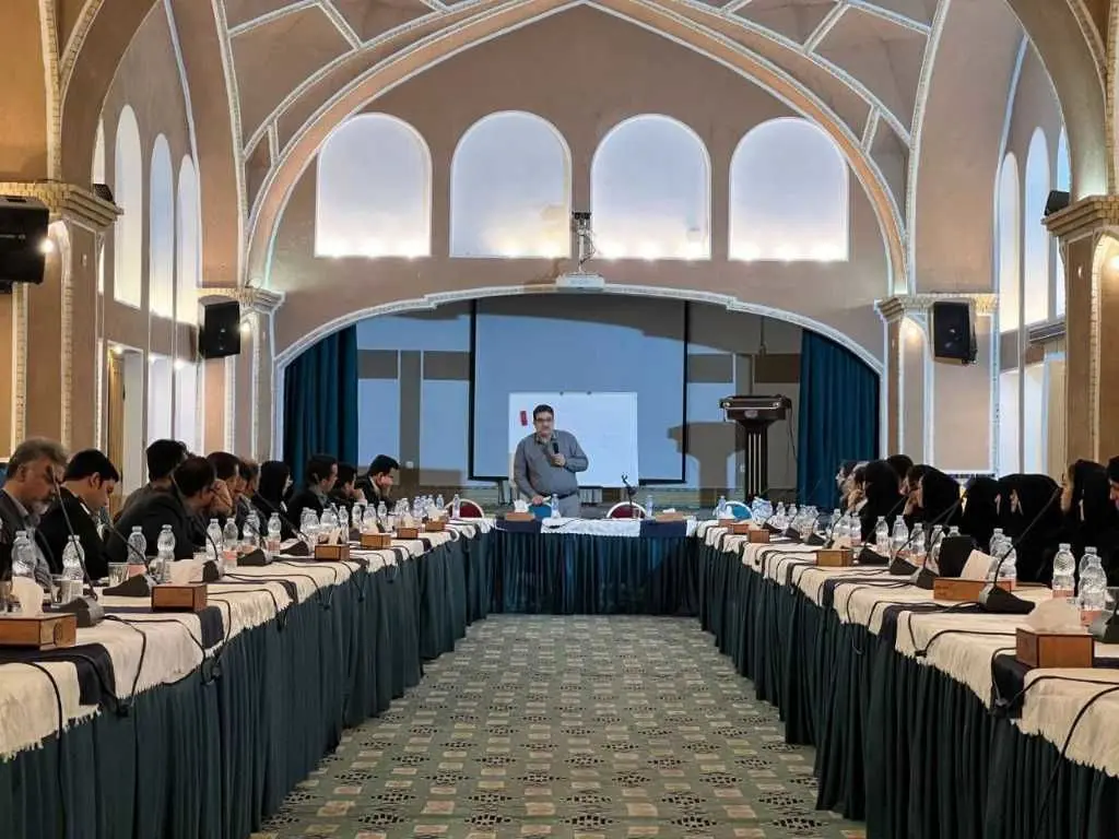 ​برگزاری دوره آموزشی بازاریابی درون شعبه ای در بانک ایران زمین
