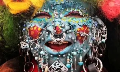 ترسناک ترین عروس دنیا کنار شوهرش! +عکس