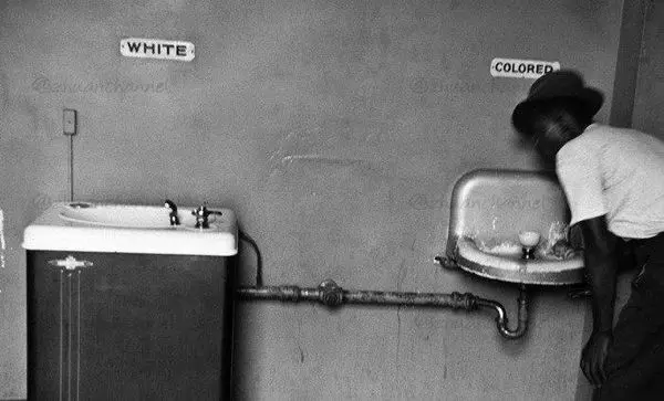 آبخوری های مجزا در آمریکا برای سفیدپوستان و سیاه پوستان+عکس
