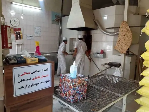 نصب مواد ضدعفونی کننده، دستکش و ماسک در نانوایی های محلات منطقه سه