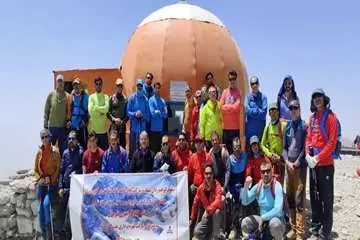 صعود تیم کوهنوردی شرکت نفت مناطق مرکزی ایران به قله توچال

