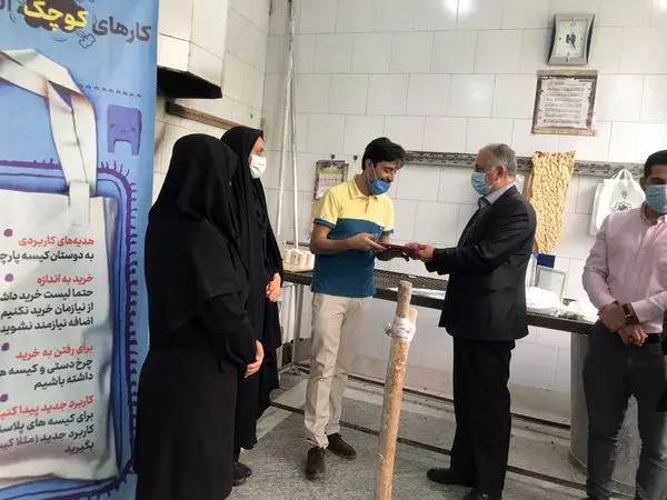 کیسه های پارچه ای جایگزین کیسه های پلاستیکی در نانوایی ها می شود