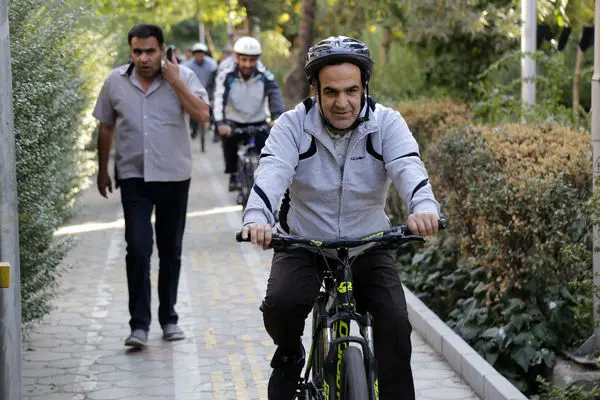 بازدید میدانی شهردار منطقه 13 از ناحیه سه با دوچرخه

