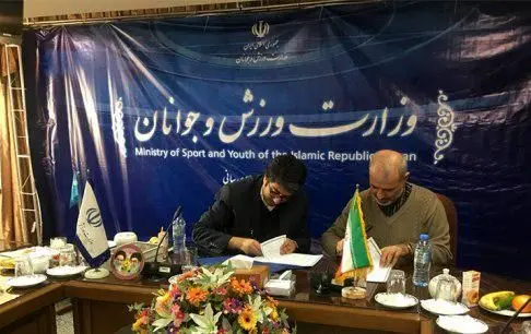 امضای تفاهمنامه میان بنیاد ملی بازیهای رایانهای و انجمن بازیها و ورزشهای الکترونیک