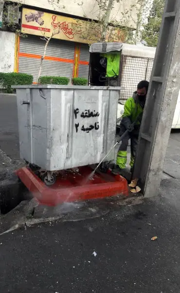 شستشو و ضدعفونی بیش از 19 هزار مخزن زباله در شمال شرق تهران