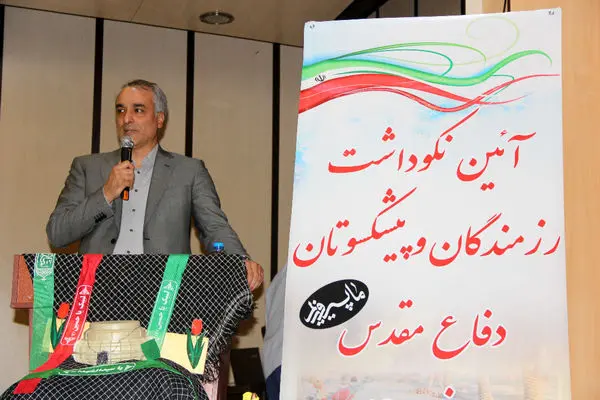 ما نه در گفتار بلکه در عمل باید پاسخگوی خون شهدا باشیم