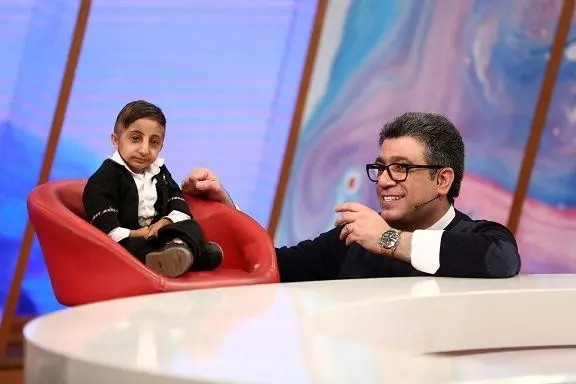 نوجوان 16 ساله با 60 سانتی متر قد در برنامه زنده تلویزیون+عکس