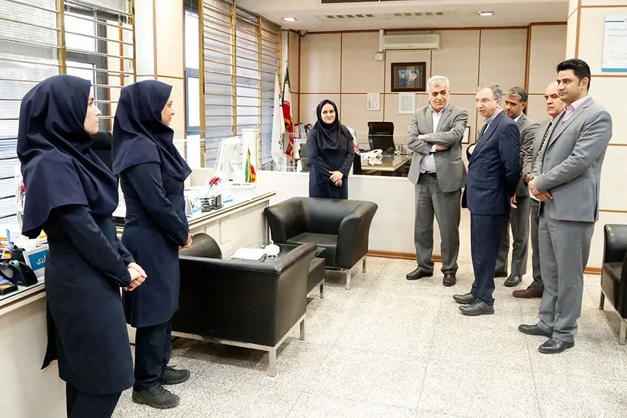 مشتری مداری باید مهم ترین مزیت رقابتی بانک دی شود
