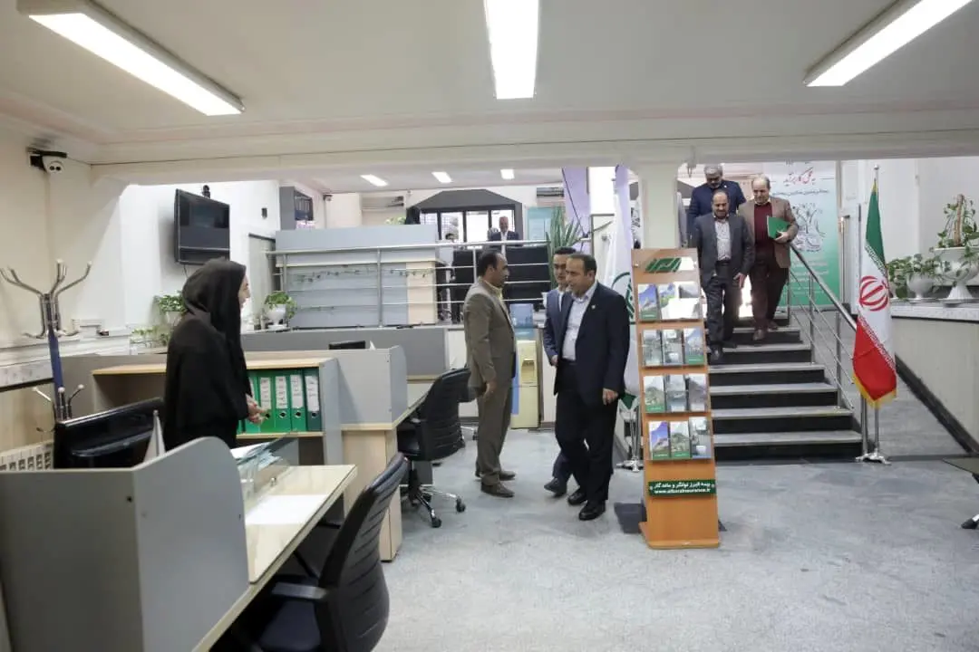 همزمان با دهه فجر مدیرعامل بیمه البرز از شعب استان سیستان و بلوچستان بازدید کرد
