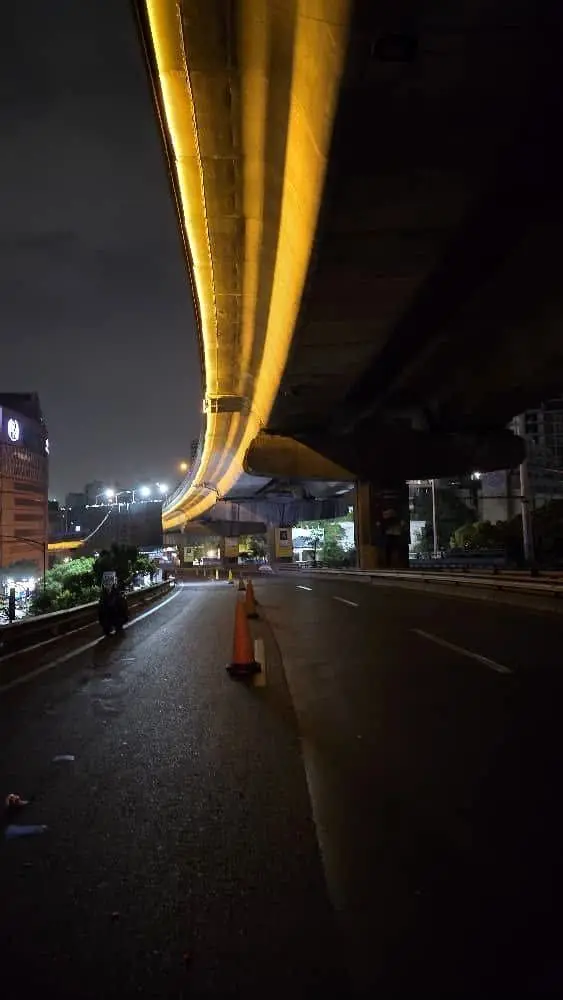 اجرای اولین نورپردازی هوشمند زیرعرشه تهران، در پل صدرآغاز شد