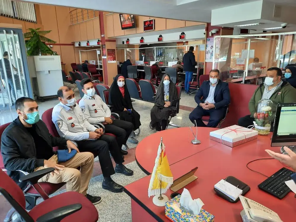 اقدام به‌موقع کارمند بانک پارسیان جان یک شهروند رفسنجانی را نجات داد