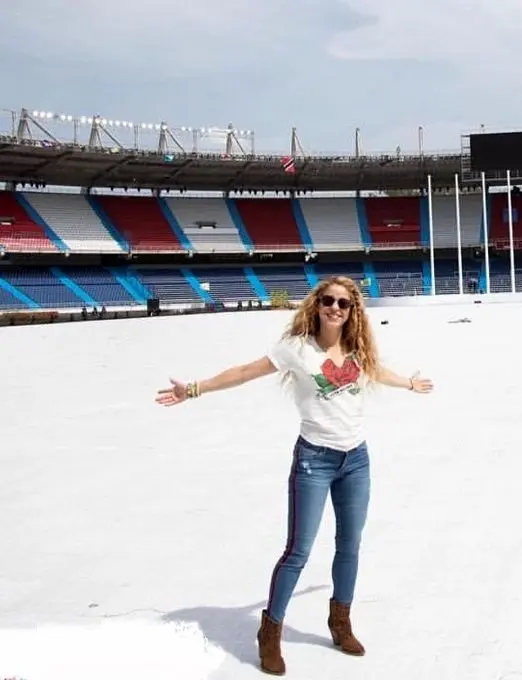 شکیرا در استادیوم خالی+عکس