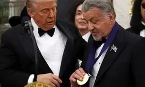 ترامپ مدال مرکز کندی را به استالونه اهدا کرد