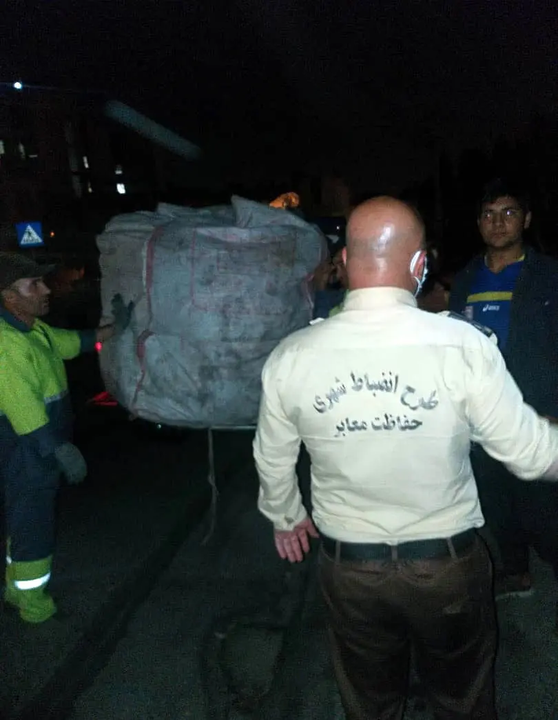ساماندهی عوامل غیرمجاز جمع آوری پسماندهای شهری در منطقه 4