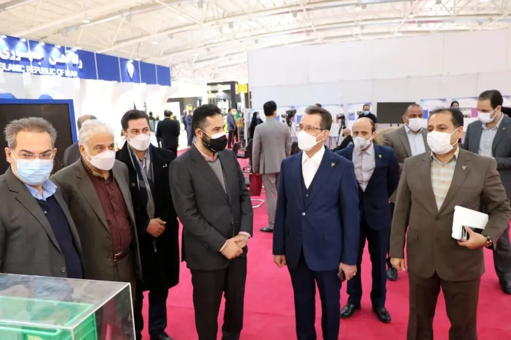 بازدید معاون وزیر راه و شهرسازی از غرفه شرکت چند وجهی فولاد لجستیک

