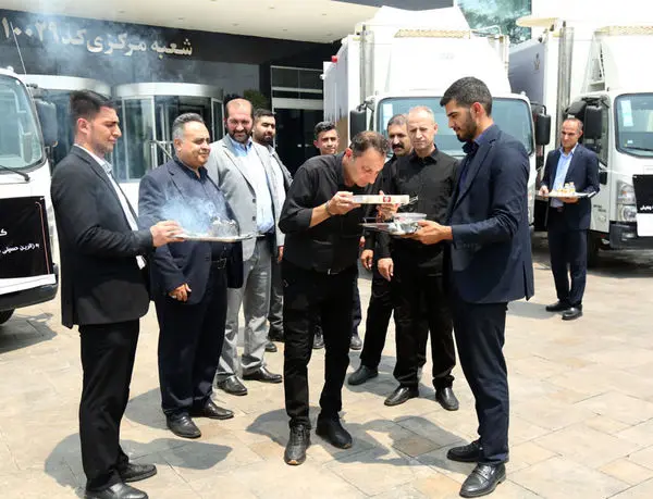 کاروان خدمت‌رسانی اربعین بانک پارسیان برای اعزام به مناطق مرزی بدرقه شد