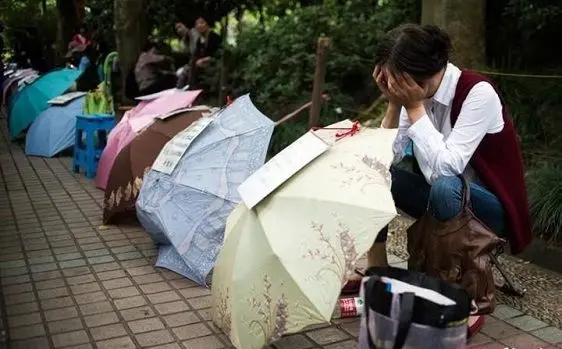 روش عجیب و زشت همسر پیدا کردن این والدین برای فرزندانشان!