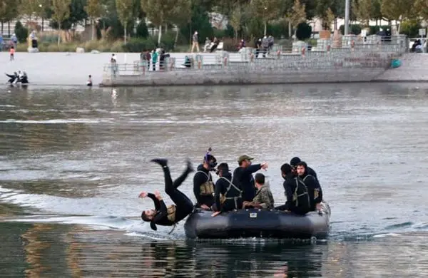 رزم نمایش عملیات والفجر8 در دریاچه شهدای خلیج فارس