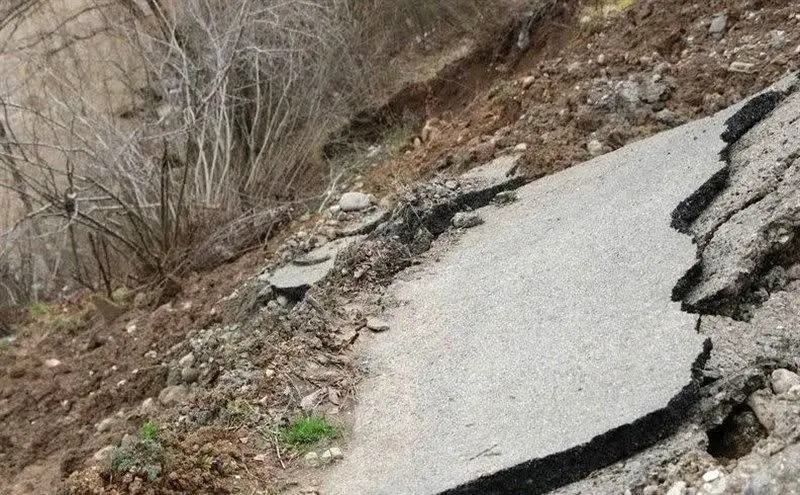 هشدار شهرداری منطقه یک  نسبت به احتمال لغزش زمین در نواحی کوهستانی

