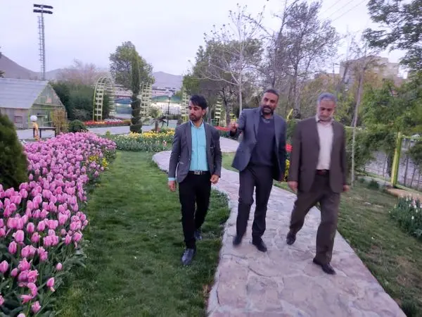 بازدید دکتر کریمی شهردار اراک از باغ گل شهرداری
