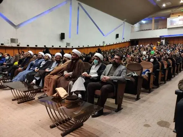 اجتماع بزرگ بانوان تمدن ساز در اراک برگزار شد