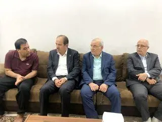 عیادت مدیرعامل بیمه آسیا از همکار شعبه اهواز

