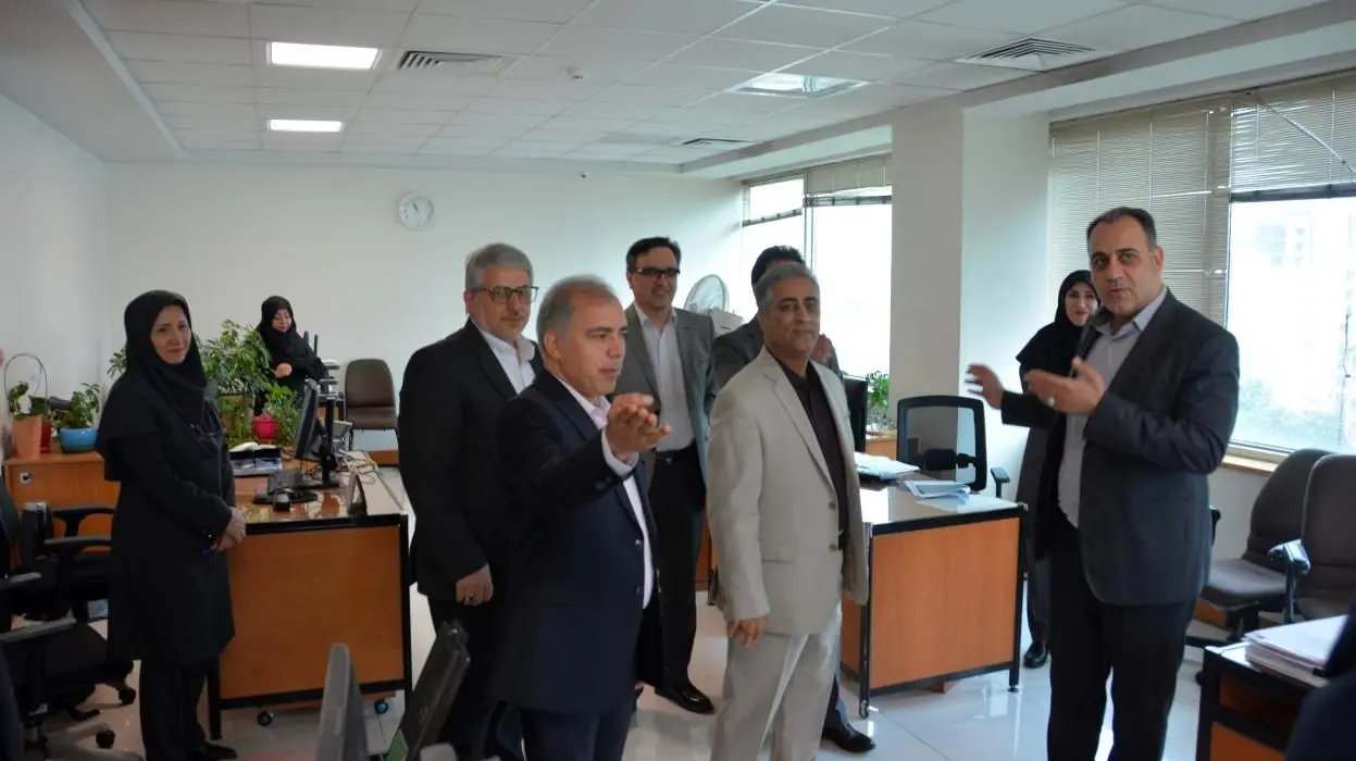 یک برنامه موفق با اهداف بلند مدت و روش های عملی و نوآورانه منطبق است

