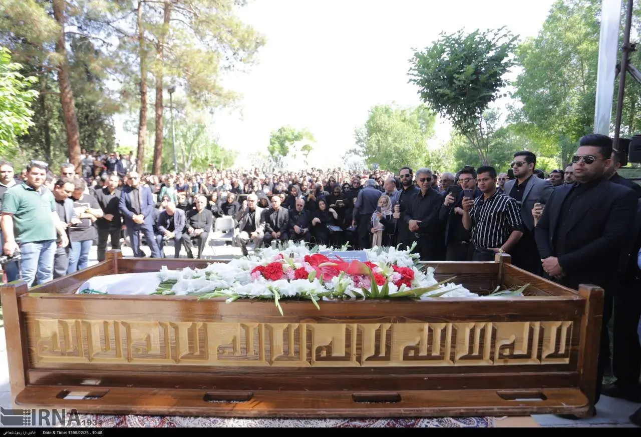 تشییع پیکر بهنام صفوی در اصفهان+ عکس