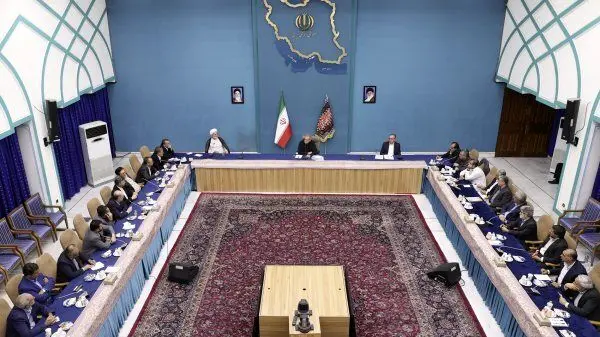 نمایندگان پایبندی به وفاق را در عمل نشان دهند


