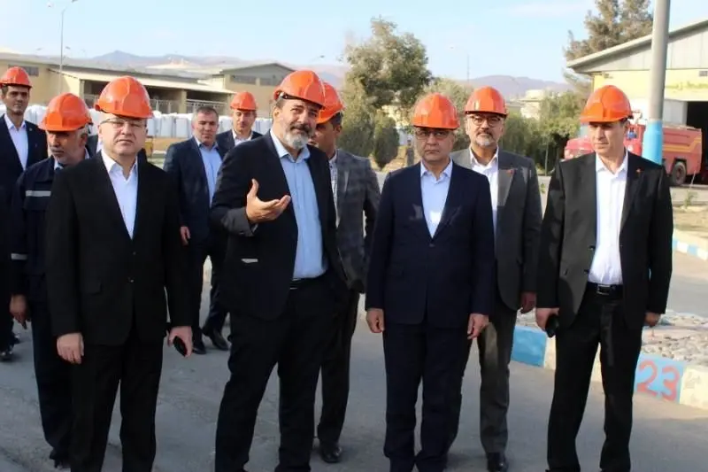 بازدید مدیرعامل بانک ملت از شرکت پتروشیمی ارومیه