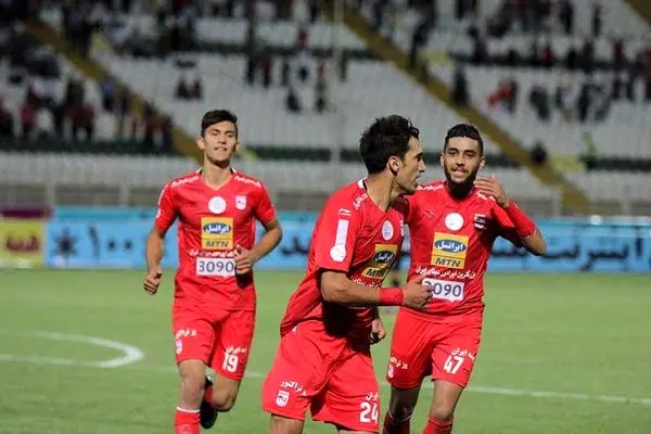 فرزاد حاتمی شاگرد علی کریمی شد